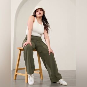 NWOT ATHLETA ‘Brooklyn Heights’ High-Rise Cargo Pants in Aspen Olive